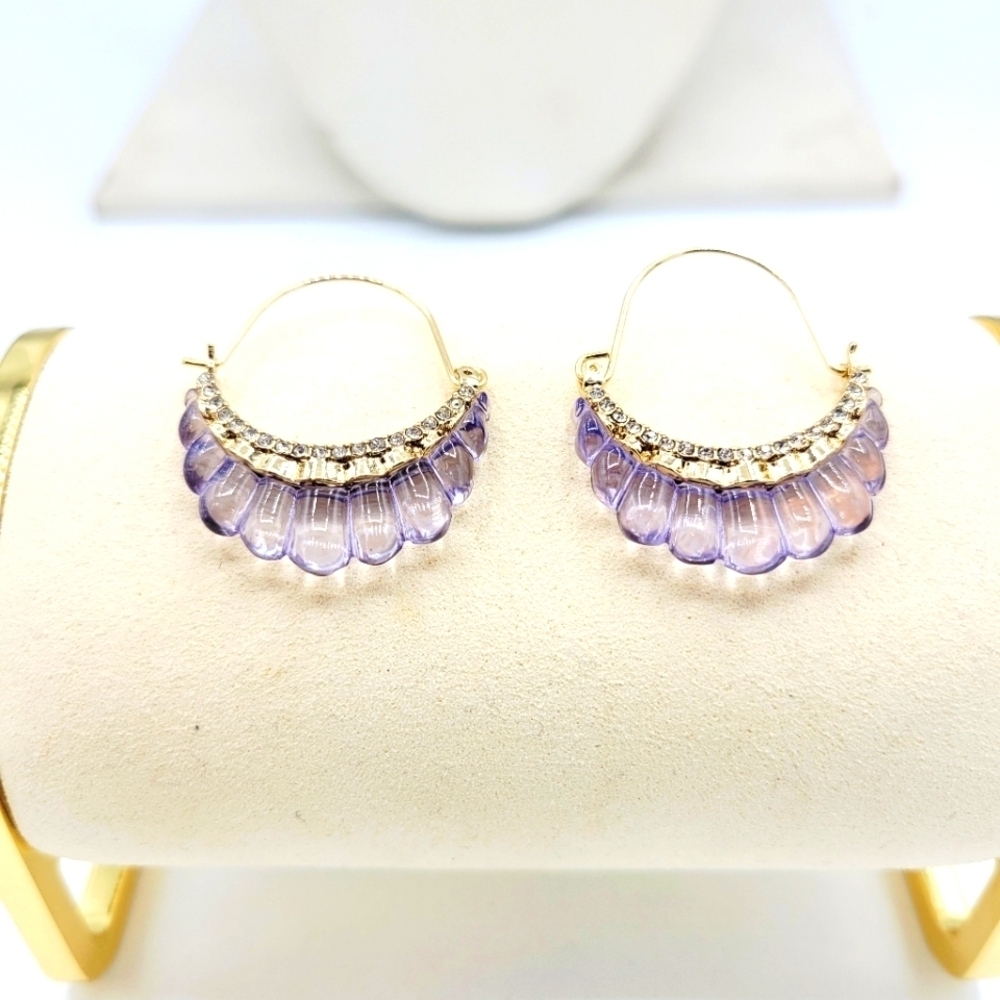 NEW! Pretty Light Lavender Latch Close Goldtone Earrings